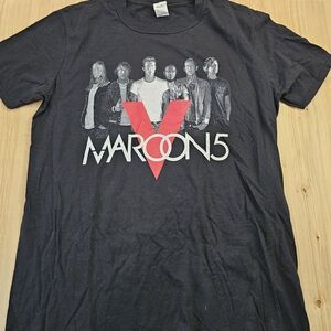 Gildan Black Maroon 5 Graphic Concer Tee